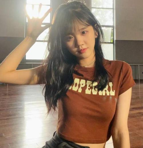 井川里予吃瓜群聊,揭秘明星幕后趣闻