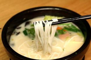 米线店吃瓜,一场舌尖上的夏日狂欢